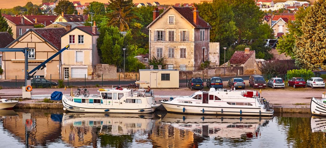 Sunset Serenity: Canalside View in Auxerre, France