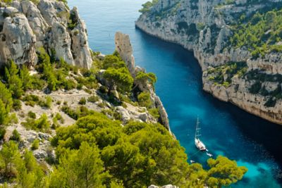 Calanque d'En-Vau in der Nähe von Marseille, ein spektakulärer Fjord im Mittelmeer