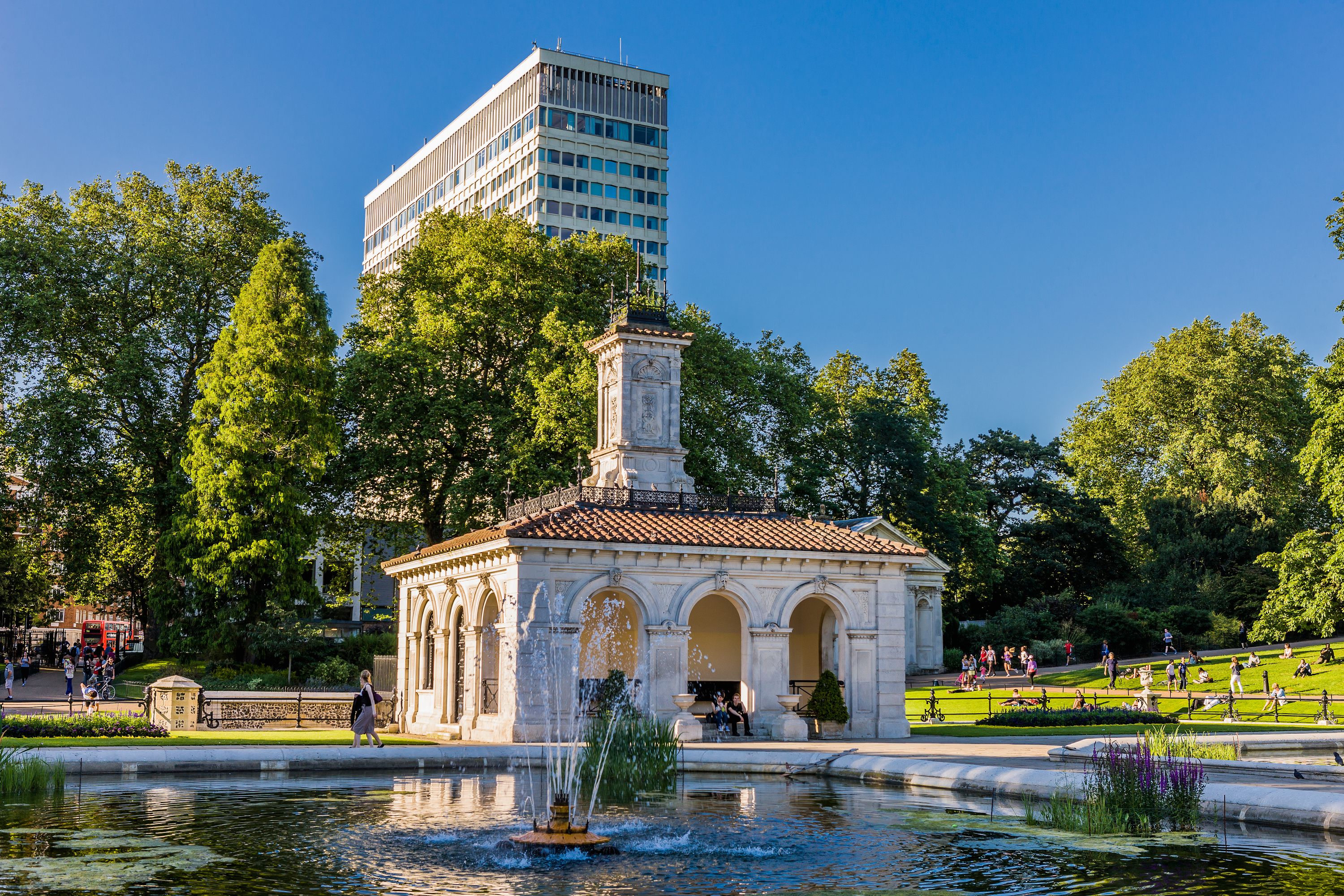 Summer Tranquility: Kensington Gardens' Italian Garden