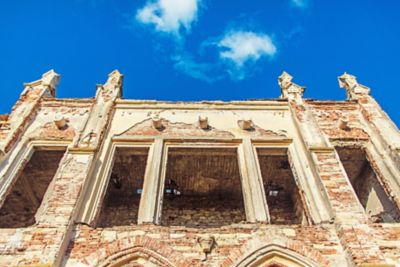 Exposed brick facade and empty windows of ruined Bánffy Castle