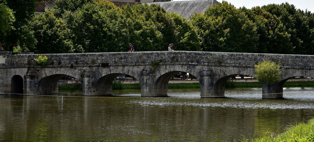 Leisurely day at Chambord bridge near the castle