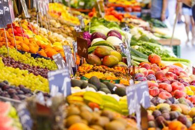 Stand de fruits et légumes au marché Naschmarkt