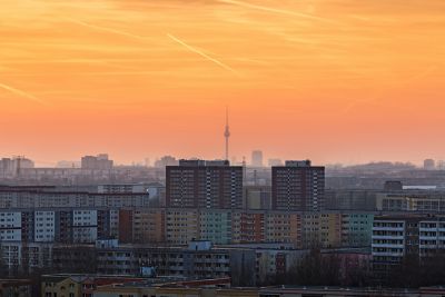 Architecture résidentielle du quartier de Hellersdorf au coucher du soleil