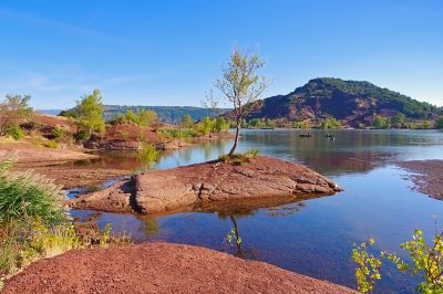 Sentier de randonnée ou parcours en VTT au lac du Salagou