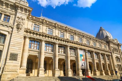 Prächtige Fassade des Nationalmuseums für rumänische Geschichte in Bukarest