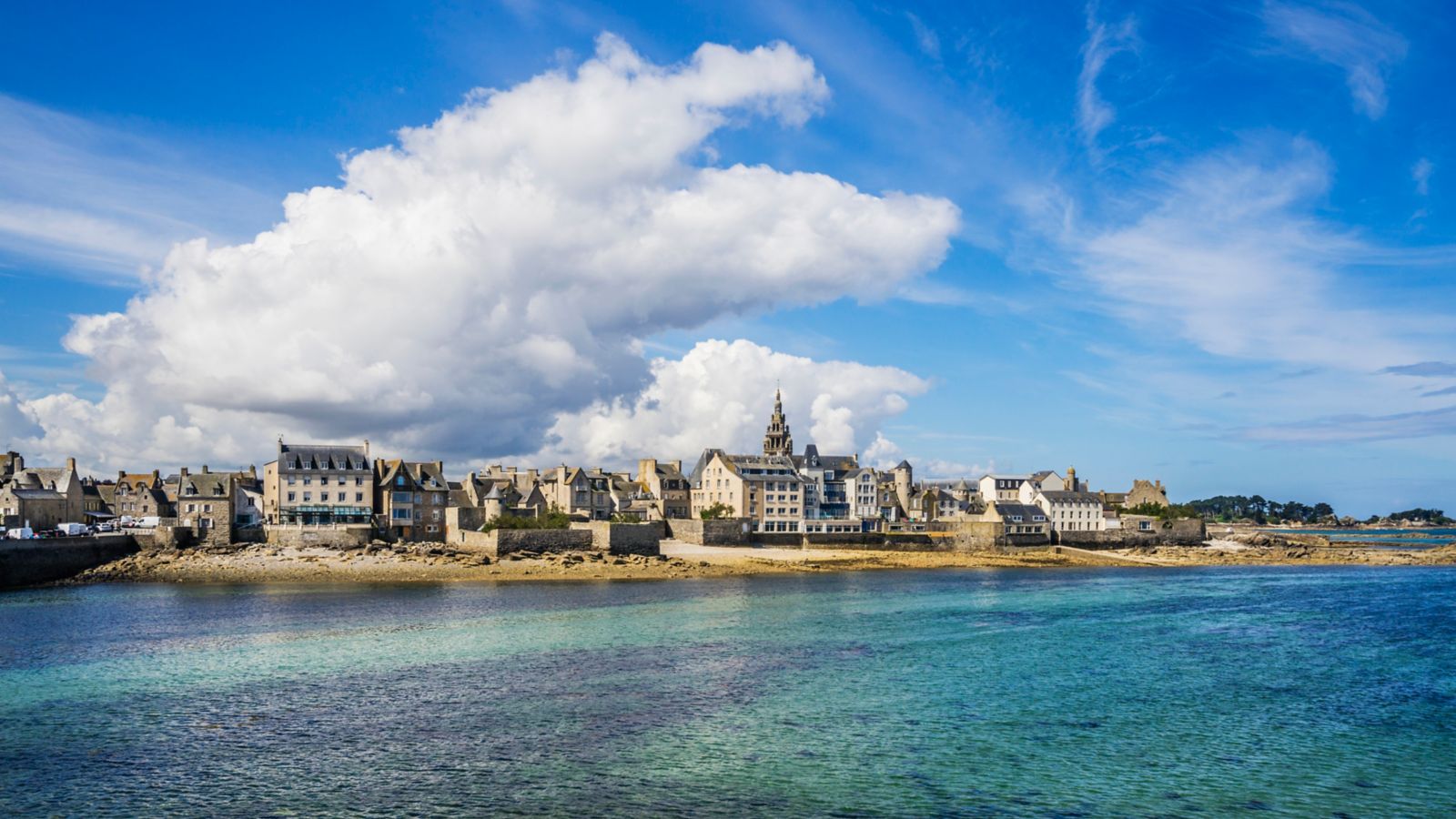 Picturesque Roscoff Waterfront in Brittany