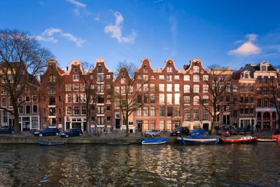 Maisons traditionnelles néerlandaises au bord du canal Prinsengracht, à proximité du quartier de Jordaan