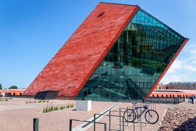 The tilted cubic exterior of the Museum of the Second World War in Gdańsk