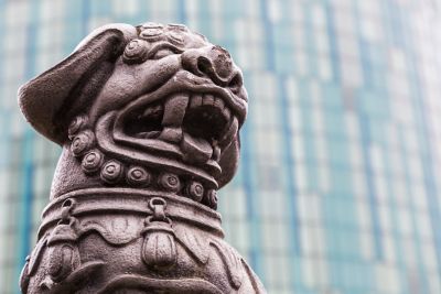 Statue de lion chinois à Holloway Circus dans Chinatown à Birmingham