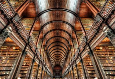 La Gran Sala de la Biblioteca del Trinity College de Dublín, con su techo de madera abovedado