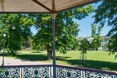 Tall trees and shady picnic lawns in Montpellier Gardens, Cheltenham