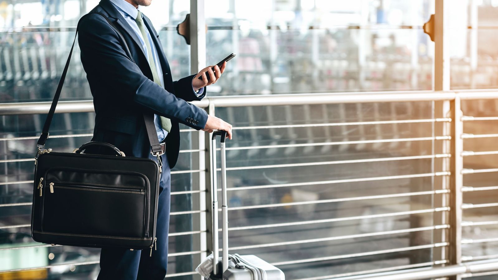 Voyageur d'affaires dans un aéroport