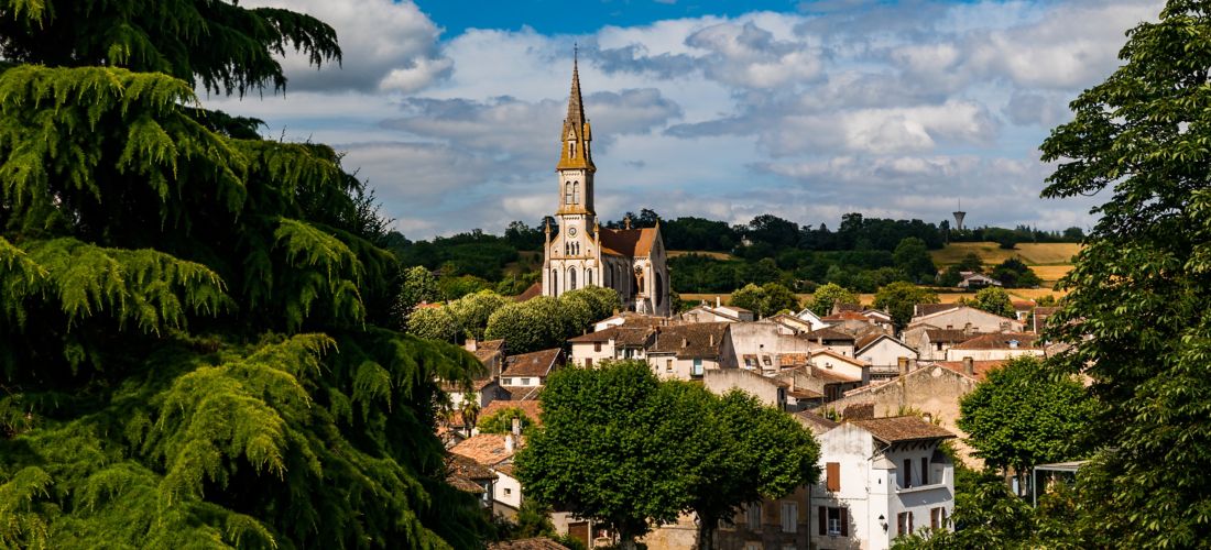 Picturesque Nerac: Ancient French Town View