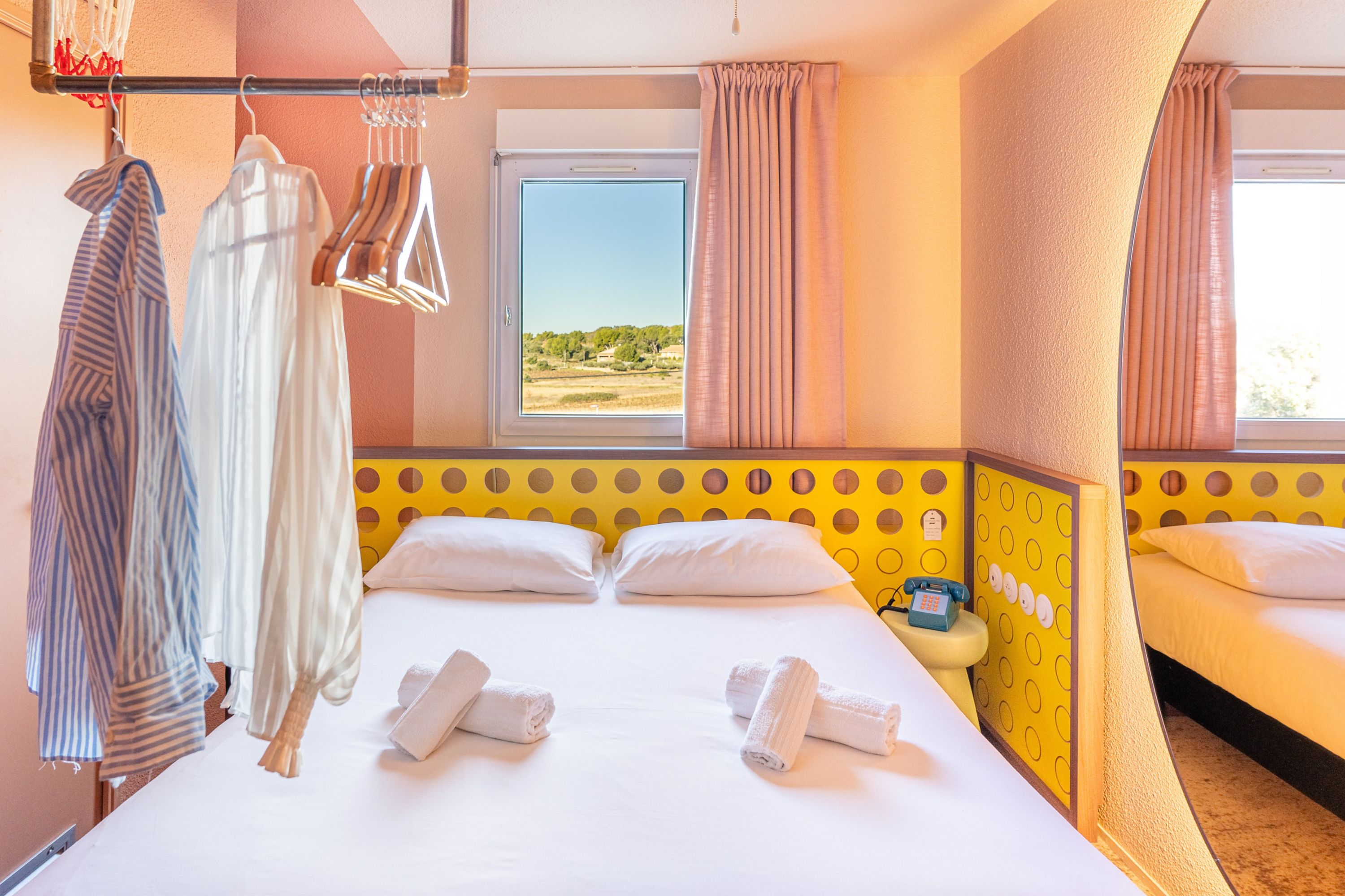 greet hotel Pont du Gard Route d'Avignon - France