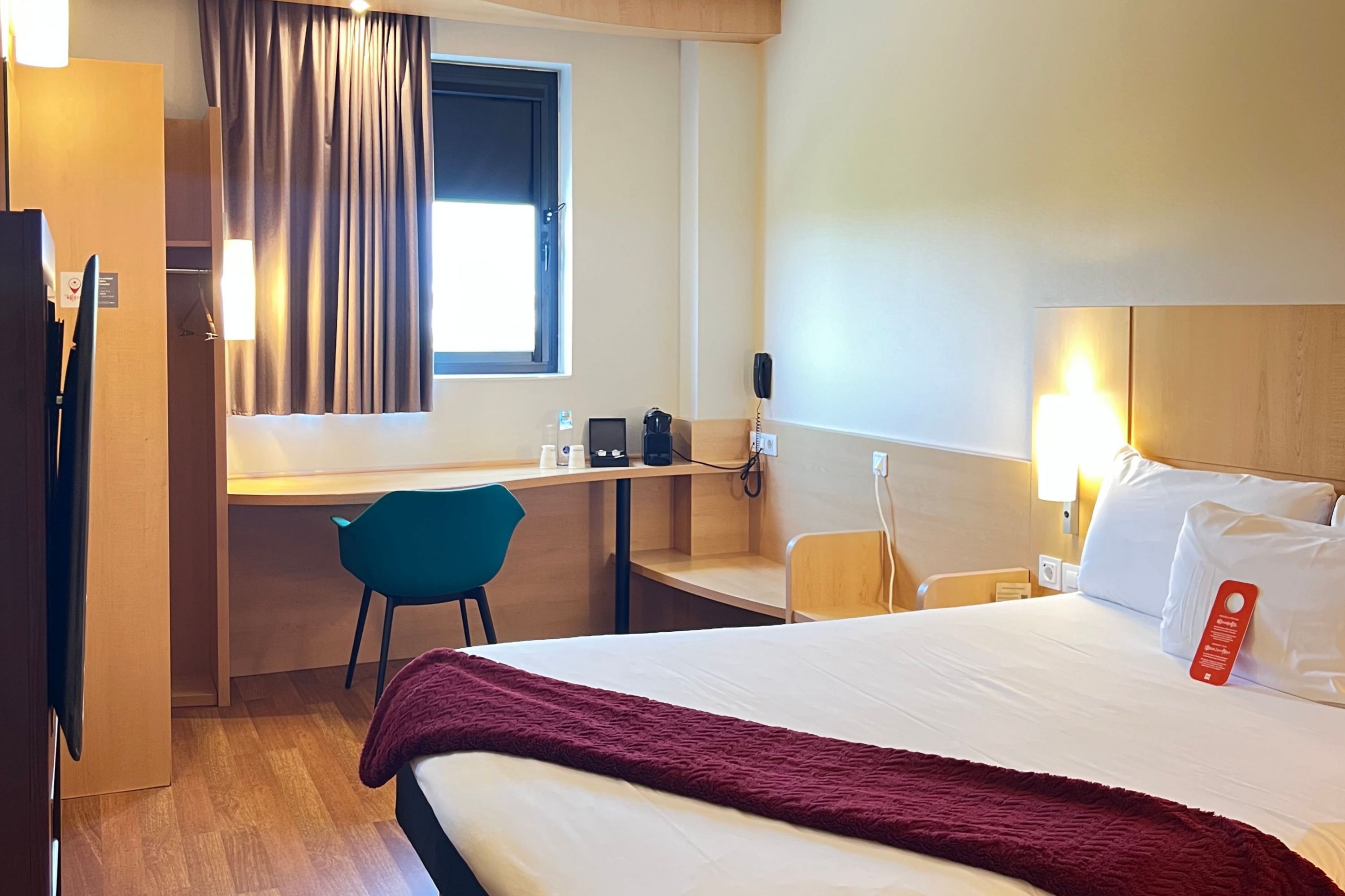 ibis Barcelona Ripollet, Spain: Cozy Hotel Room