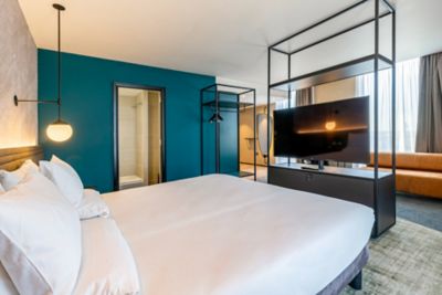A contemporary, welcoming guest room at Novotel Valencia Lavant