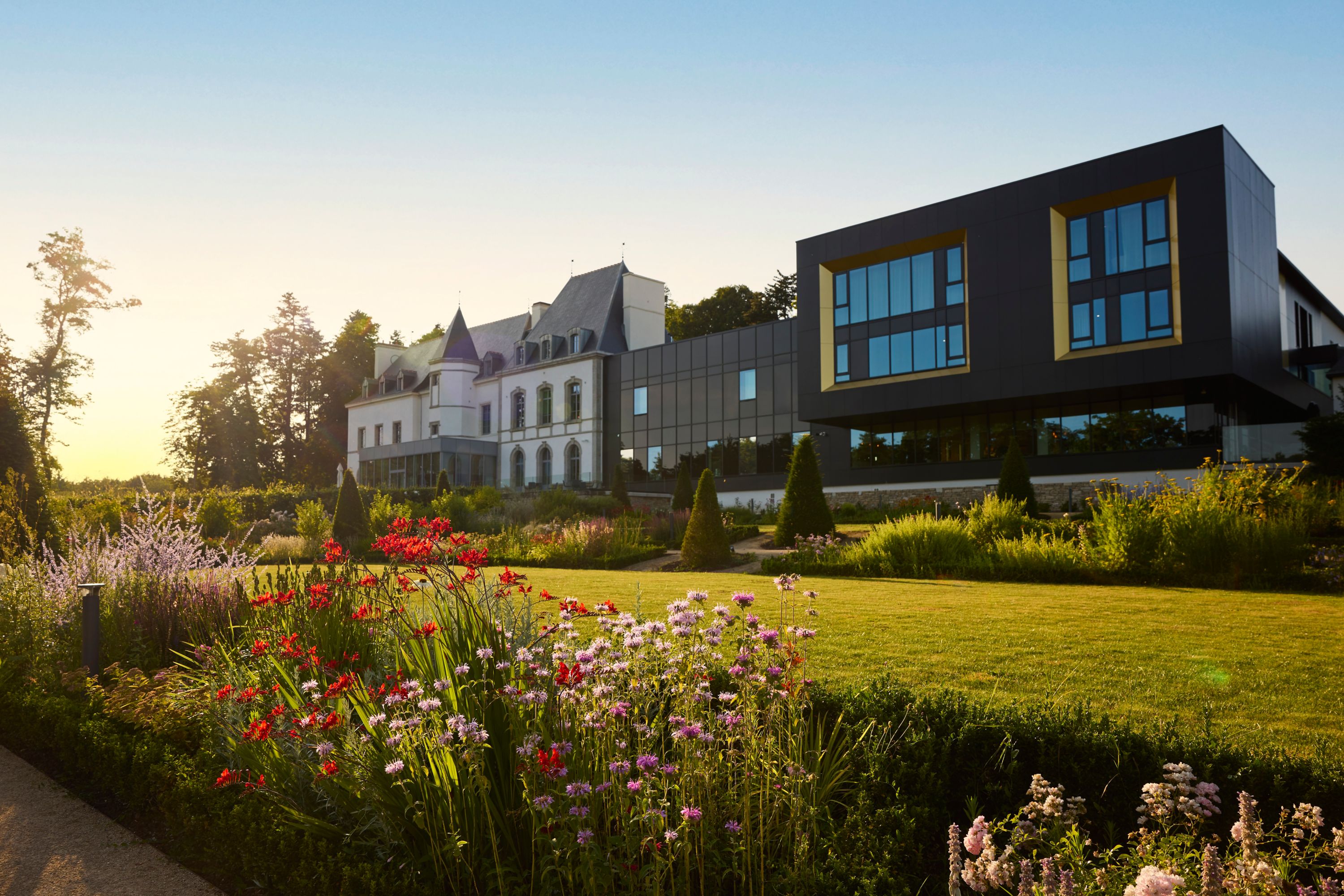 Accor Hotel: Chateau and Modern Wing