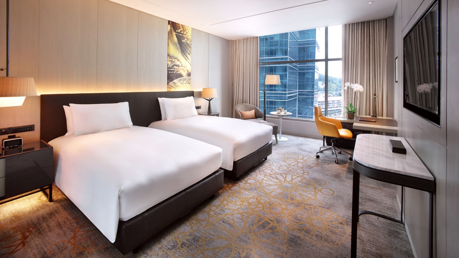 Modern Twin Room with City View