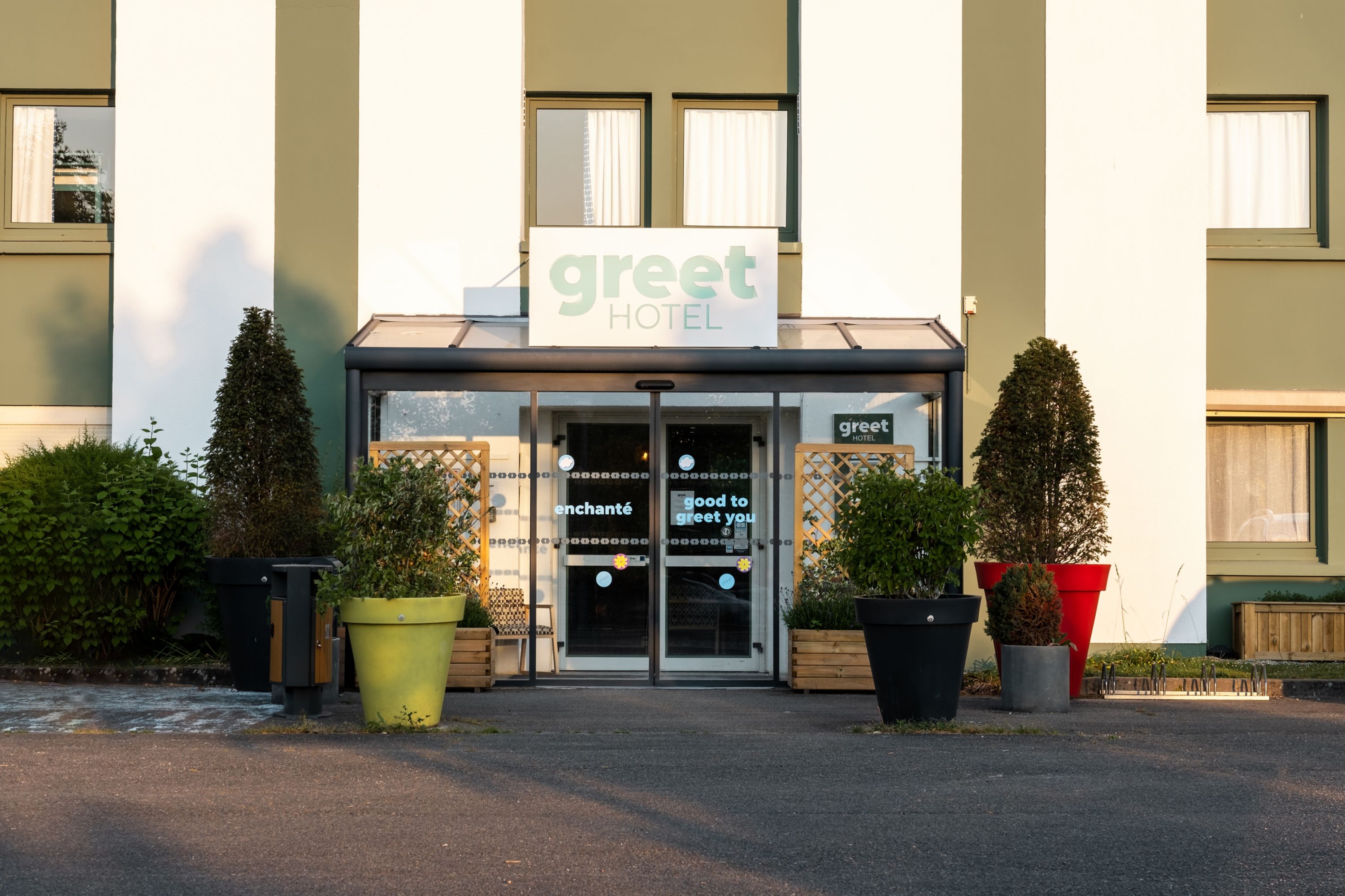 Greet Hotel Entrance