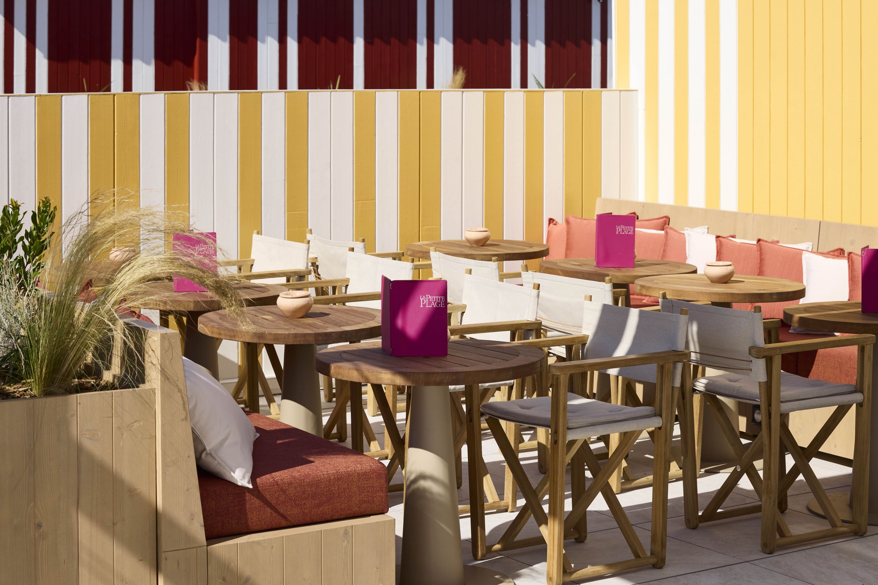 Le Talaia Biarritz - Outdoor Dining at La Petite Plage