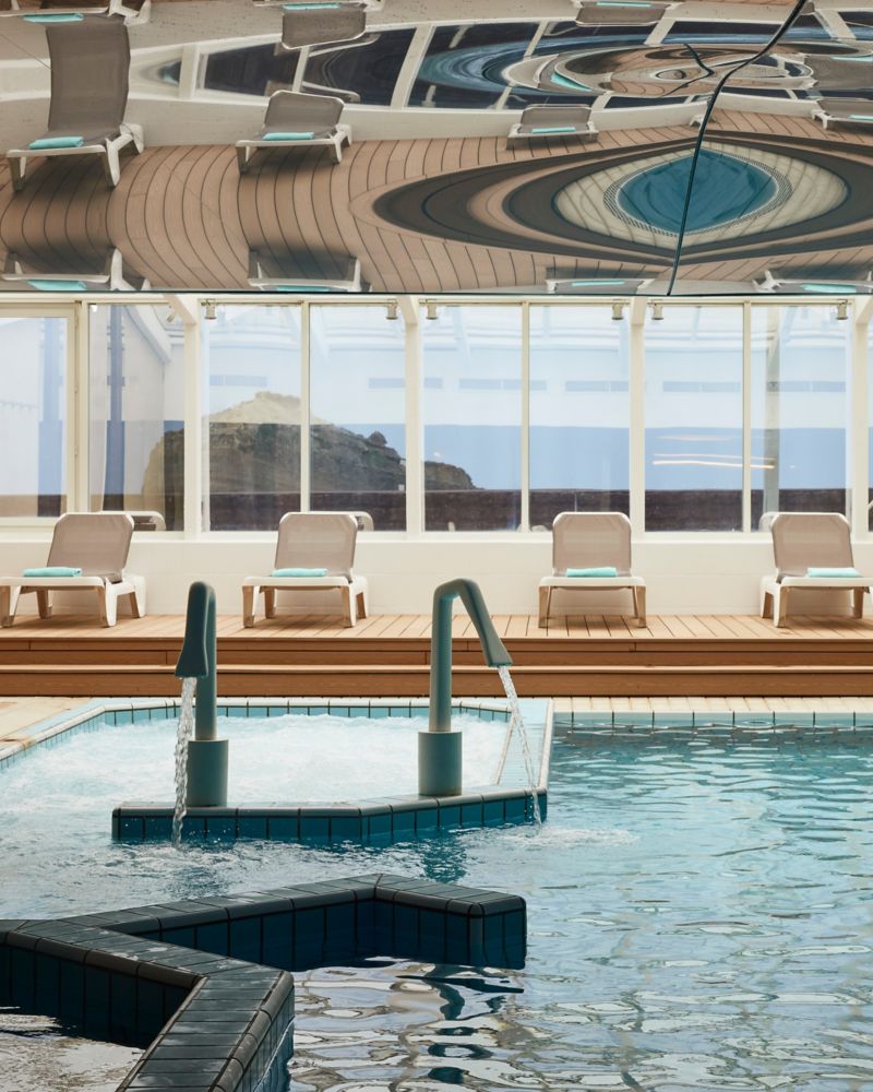 Outdoor swimming pool | Sofitel Biarritz le Miramar Thalassa sea & spa