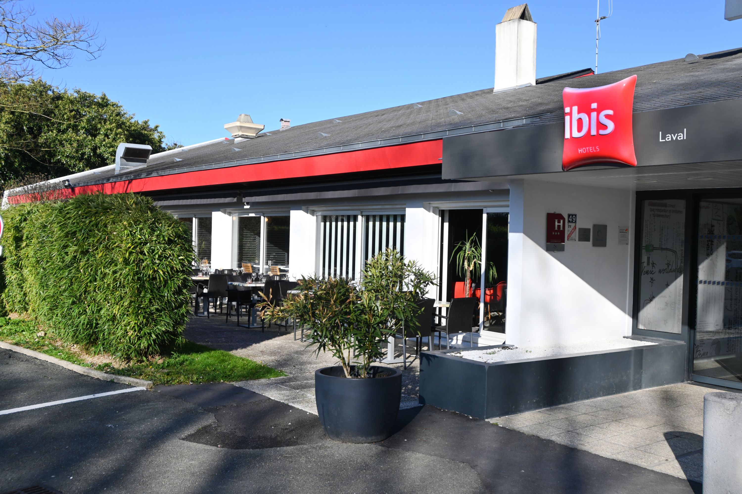 ibis Laval le Relais d'Armor - Sunny Day View