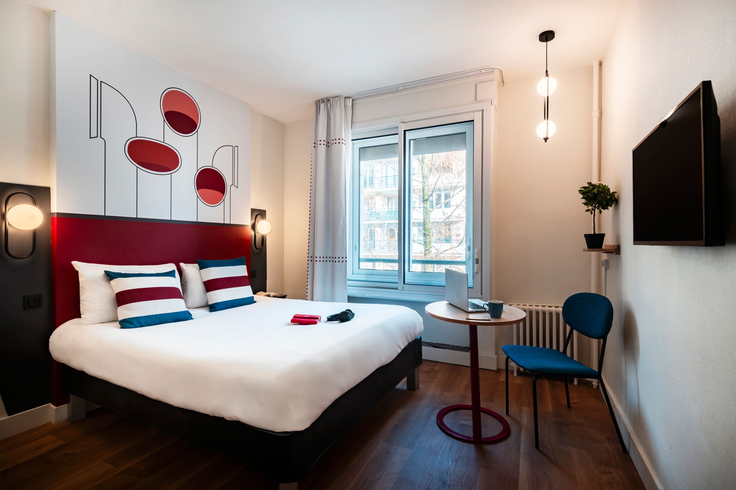 ibis Styles Rouen Centre Cathedrale: Modern Hotel Room in France