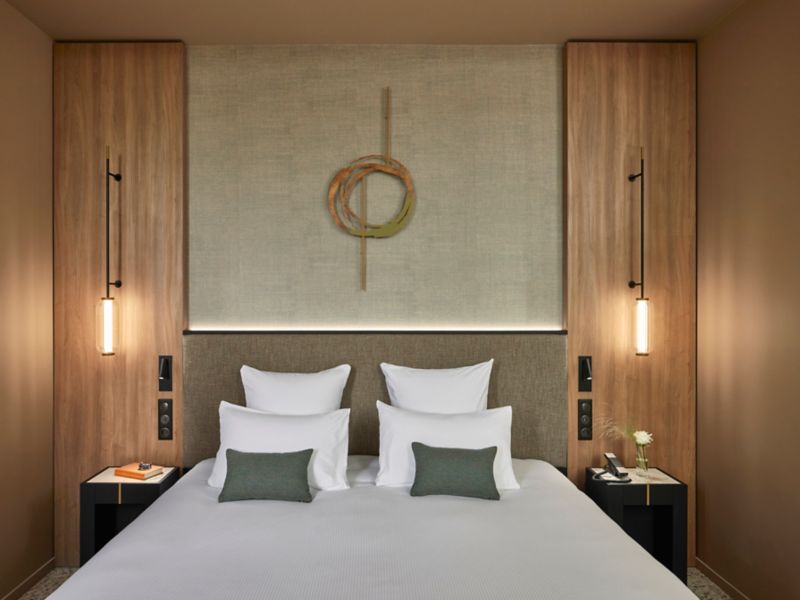 Inviting Hotel Room with Modern Decor