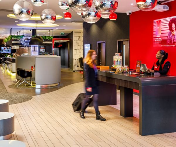 ibis London Blackfriars: Guest Checking In