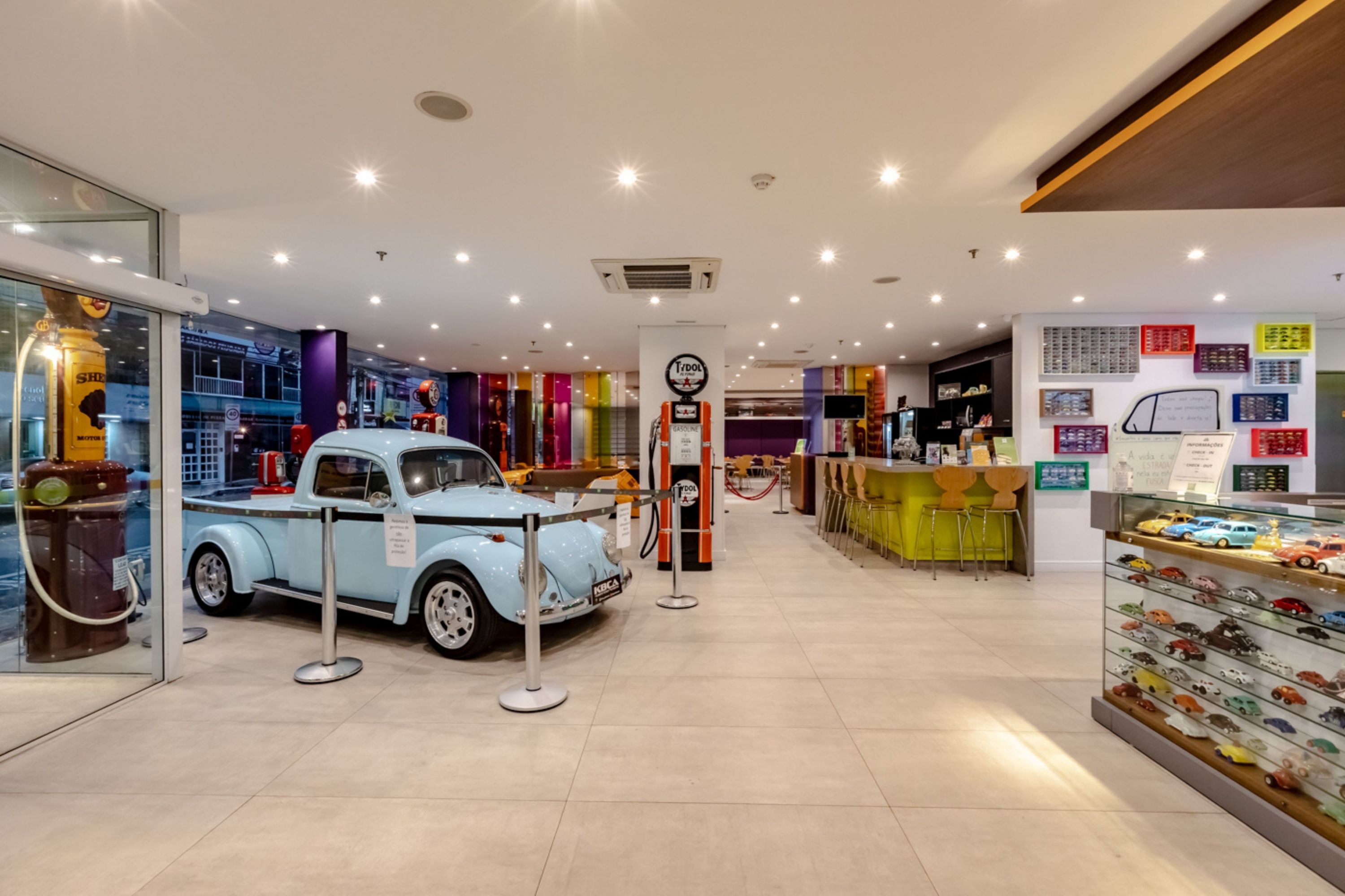 ibis Styles Balneario Camboriu - Retro Automotive Lobby