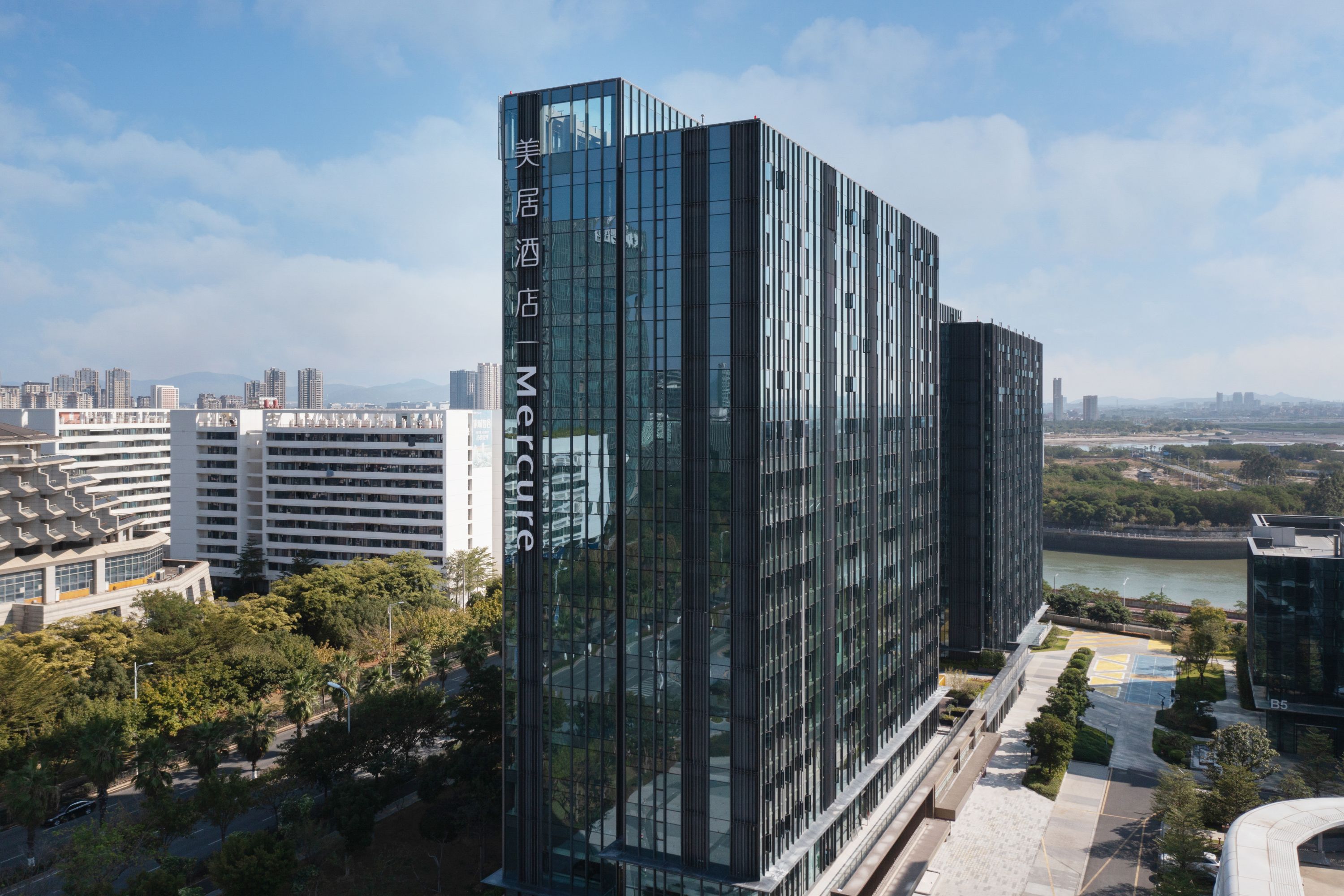 Mercure Hotel: Modern Architecture