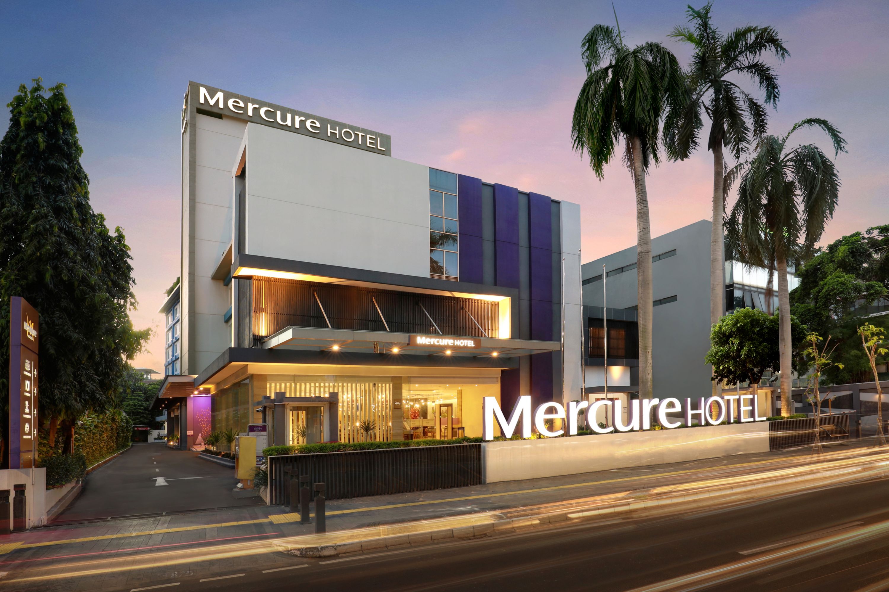 Mercure Jakarta Cikini Hotel at Twilight