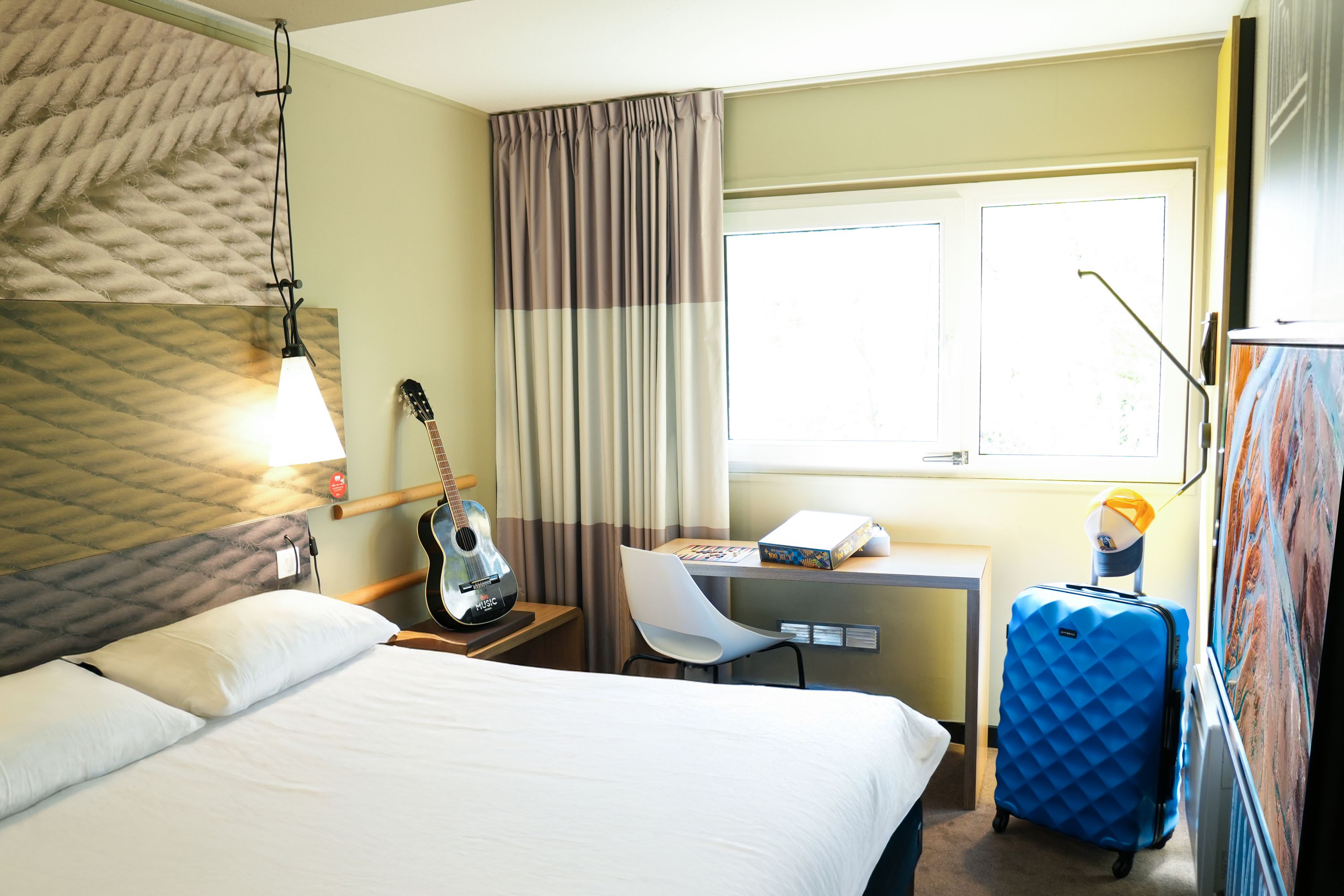 Inviting Hotel Room with Modern Amenities