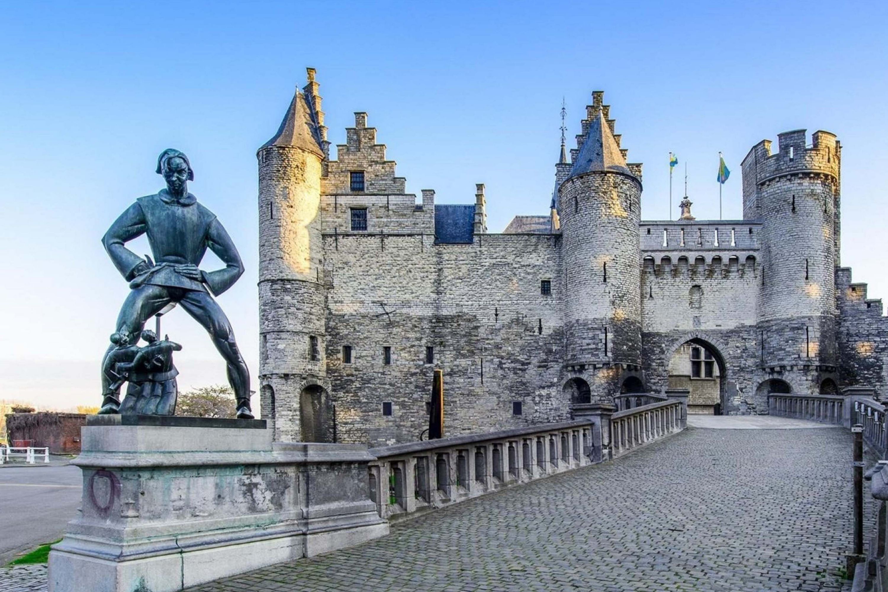 Steen Castle & ibis budget Antwerpen Port