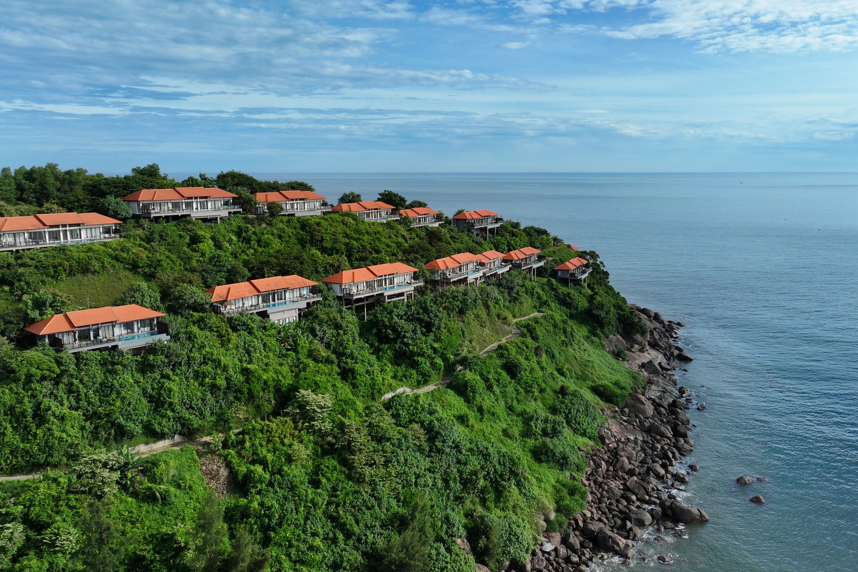 Luxurious Cliffside Villas with Ocean Views