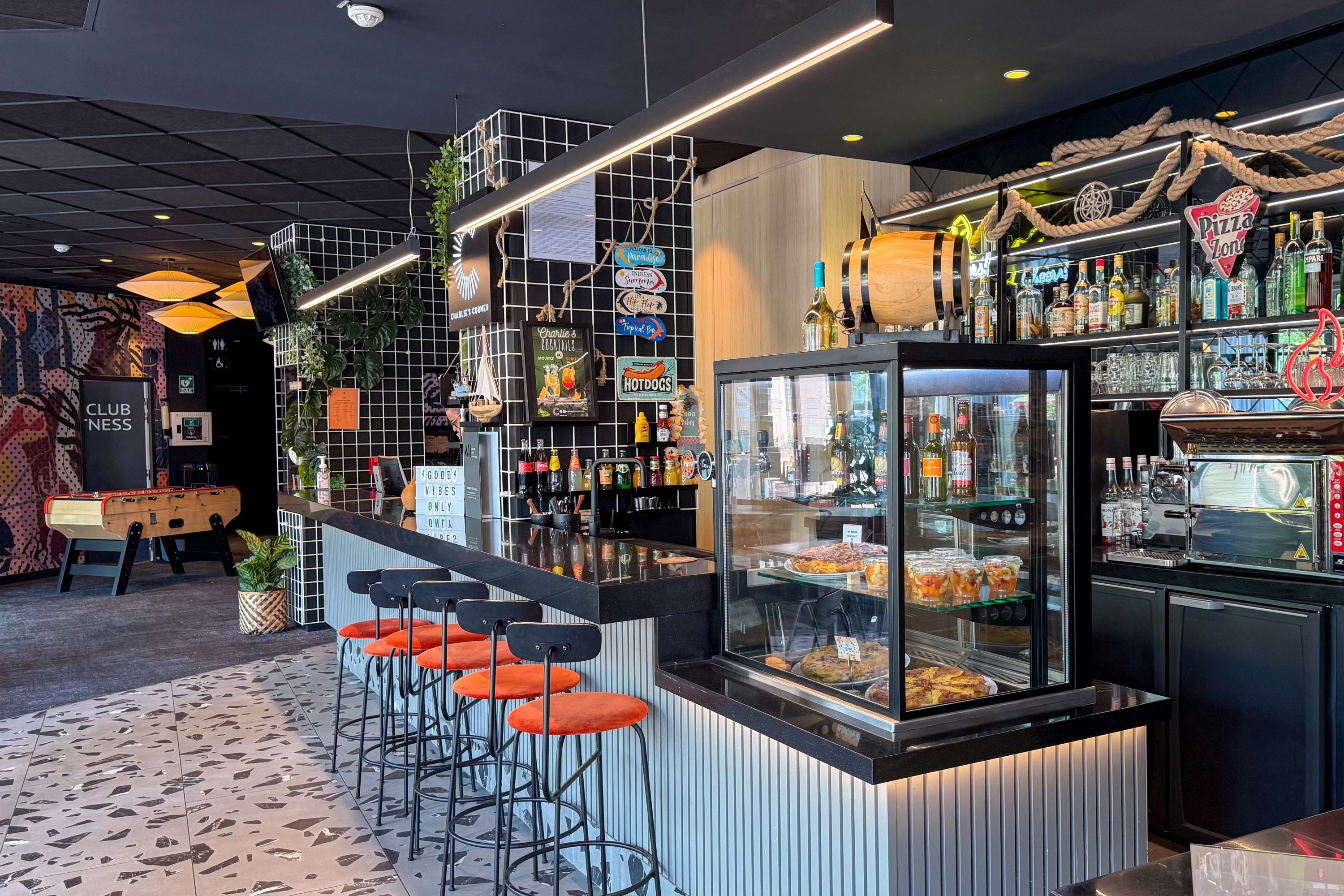 ibis Martigues Bar - France