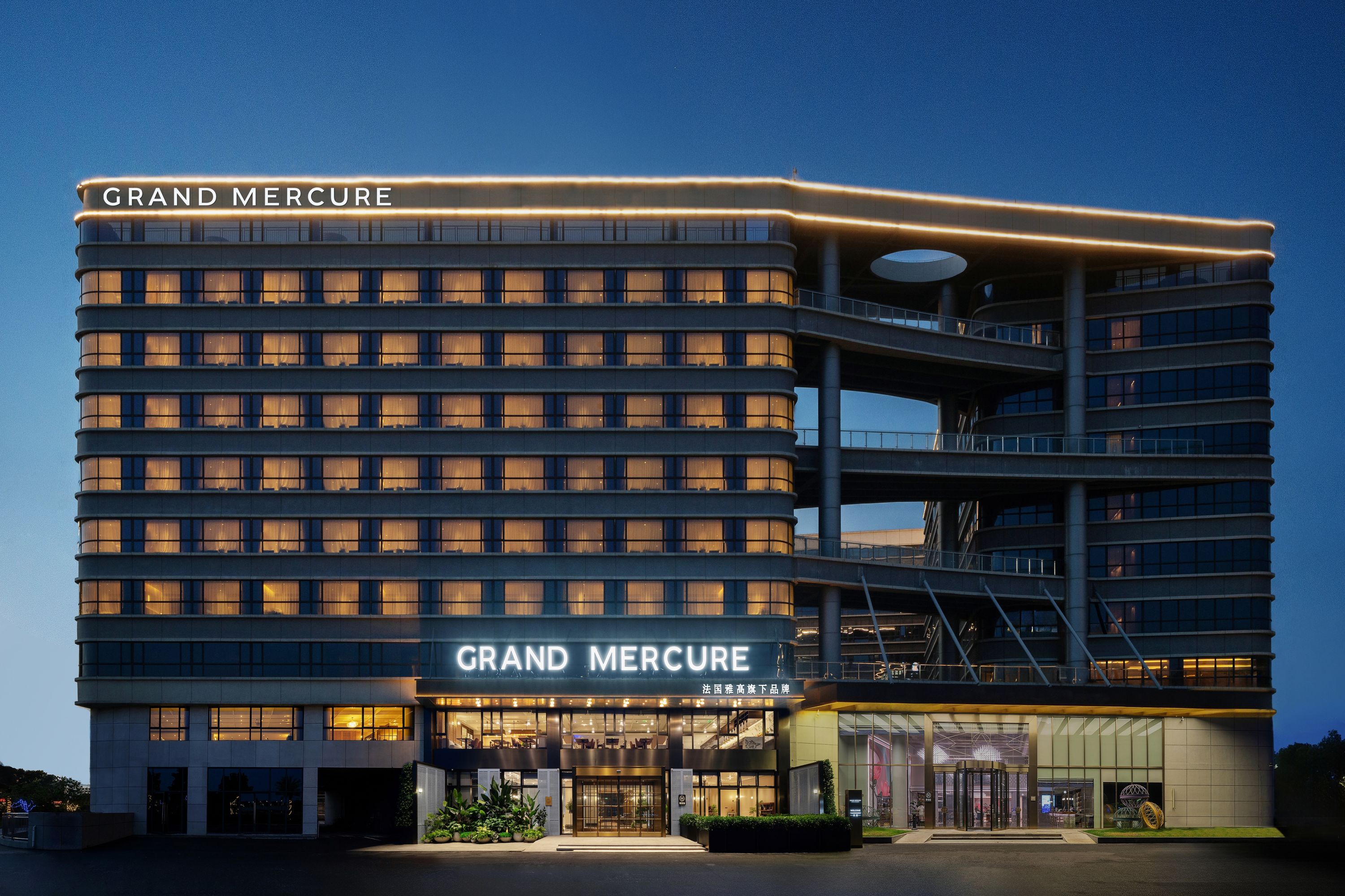 Grand Mercure Baiyun Int'l Airport - Evening View