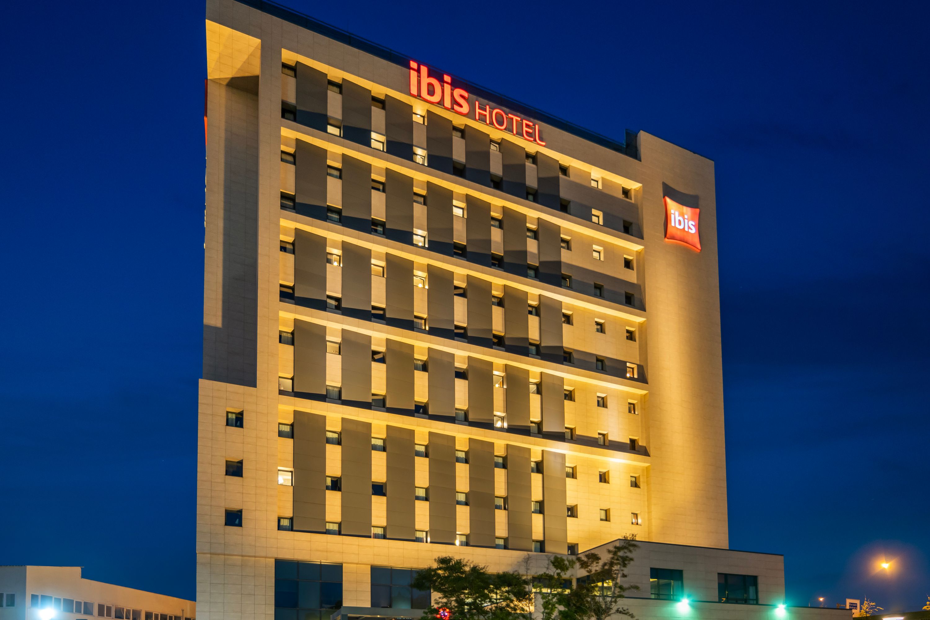 ibis Istanbul Tuzla Hotel: A Tranquil Evening in Turkey