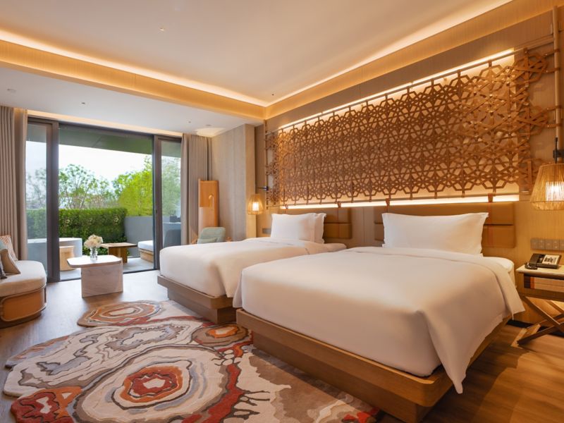 Serene Double Room with Balcony - Chengdu Expo Waterfall Hotel - MGallery
