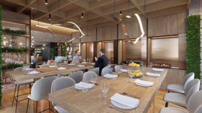 Heller Frühstücksraum im Novotel Tallinn mit viel natürlichem Holz und Grünpflanzen