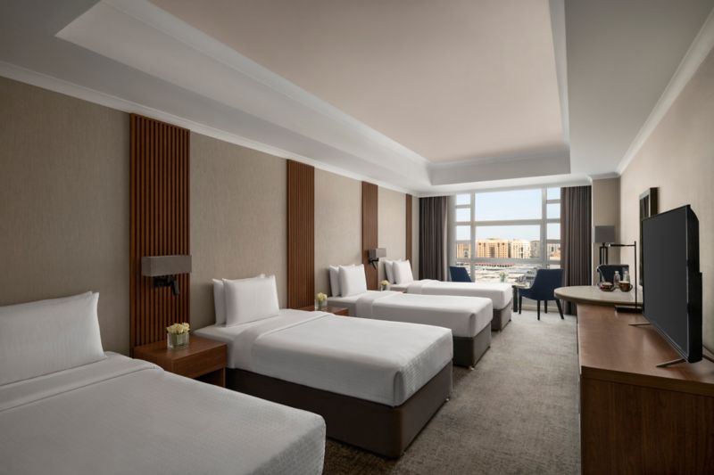 Anwar Al Madinah Movenpick Superior 4 Beds Part Haram View