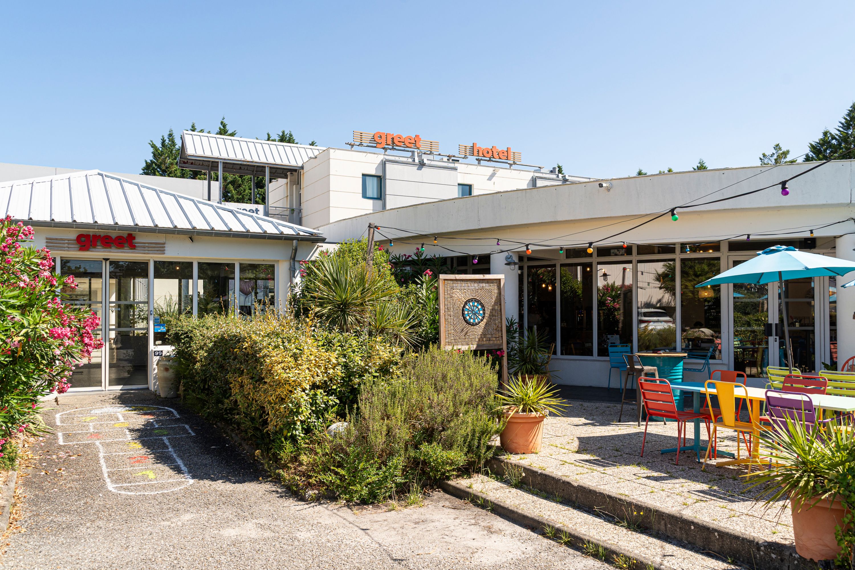 greet hotel Exterior