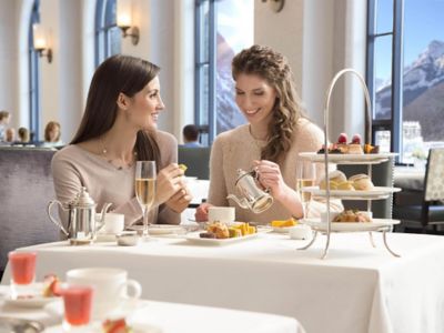Une tradition intemporelle : le thé de l’après-midi | Fairmont Chateau Lake Louise