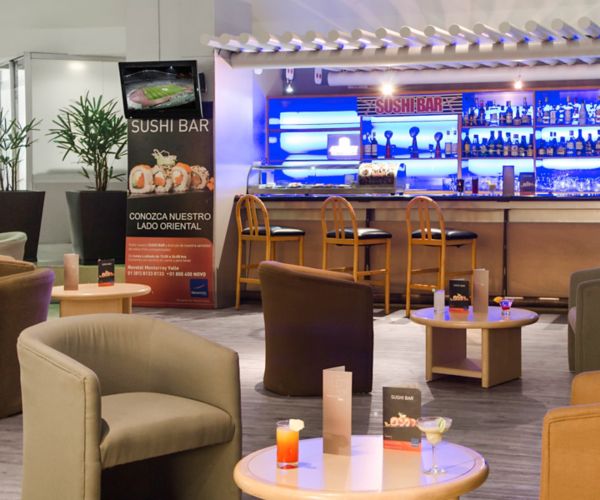 Interior del restaurante del Novotel Monterrey Valle.