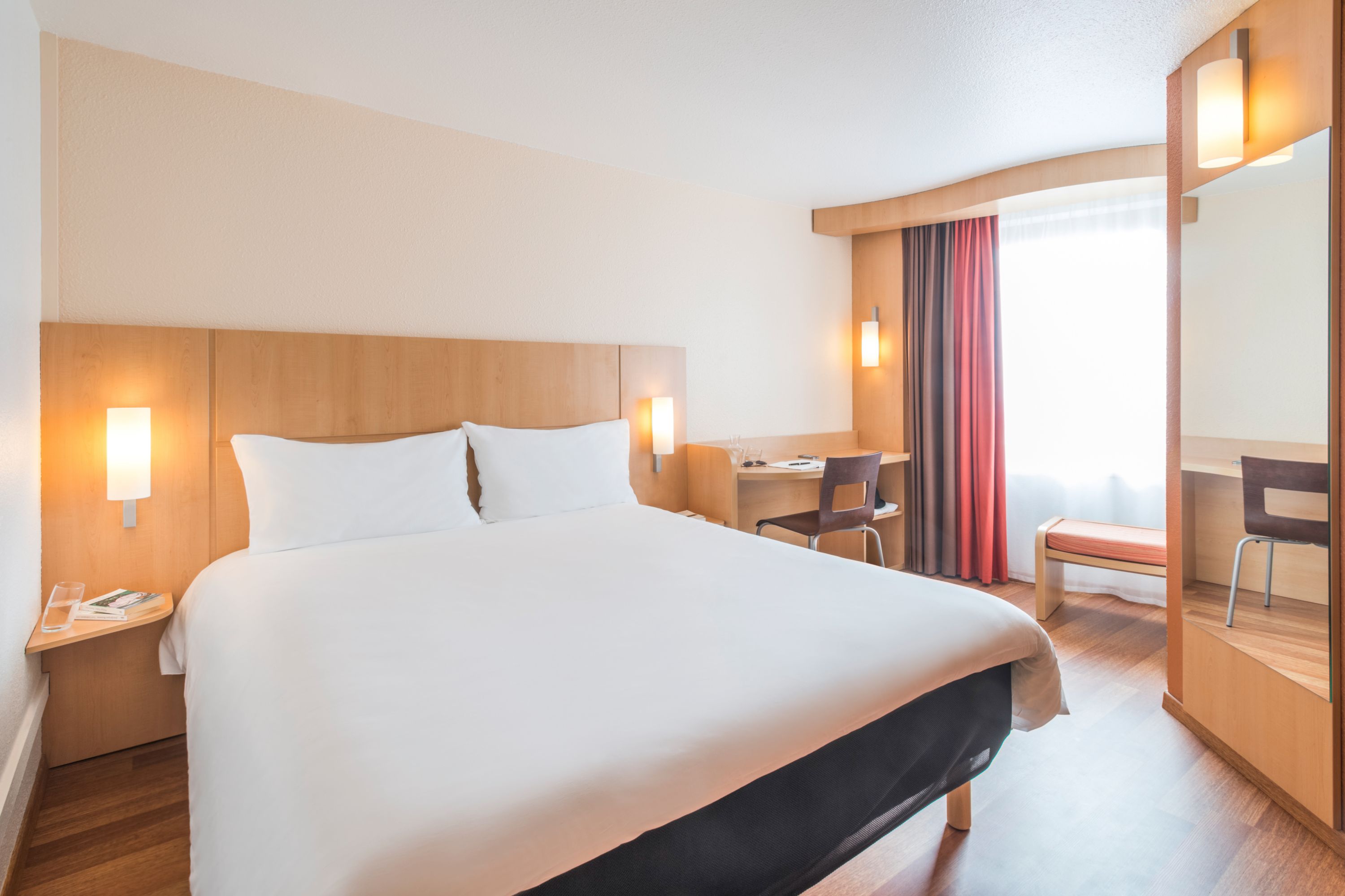 ibis Nantes Centre Tour Bretagne - France