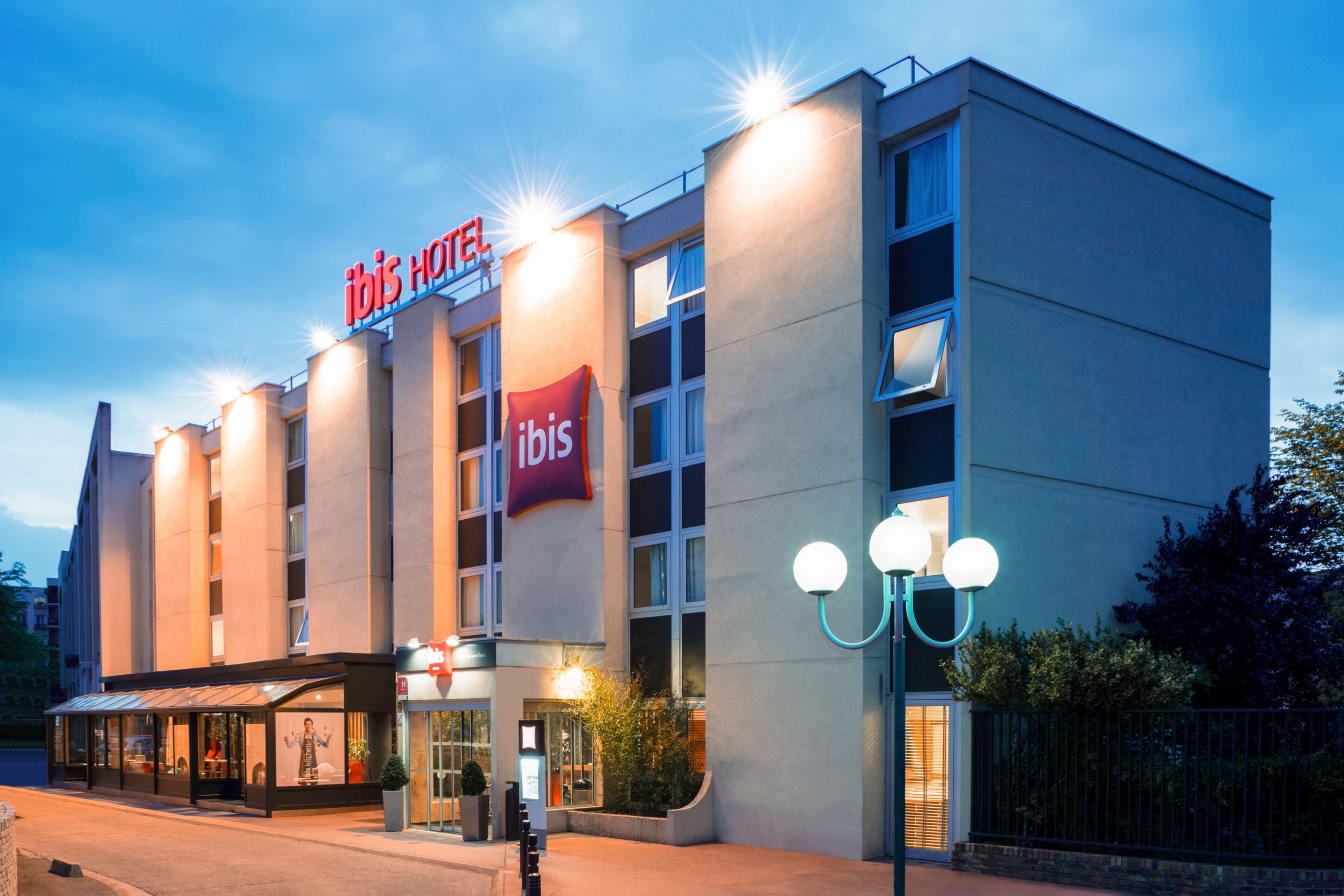 HÔTEL IBIS PARIS GENNEVILLIERS - 1966