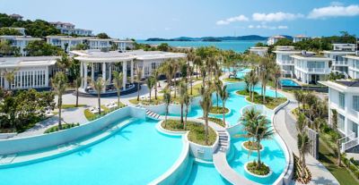 large pools and facilities in hotel