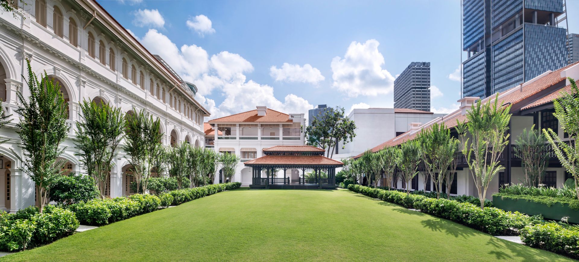 الساعة السحرية في فندق رافلز سنغافورة (Raffles Singapore)