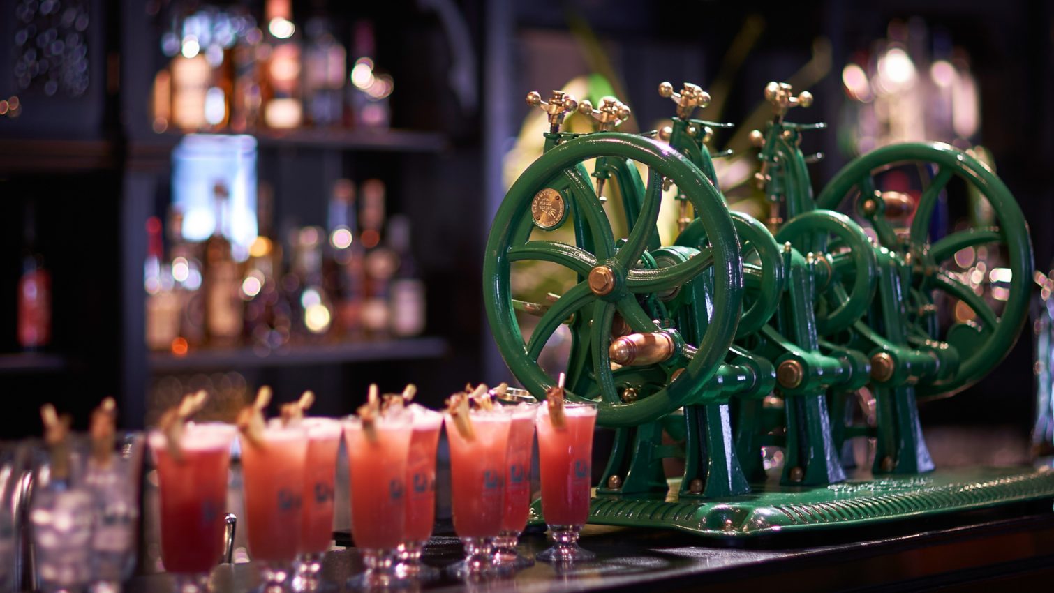 Iconic Long Bar at Raffles Singapore | Raffles Hotels & Resorts