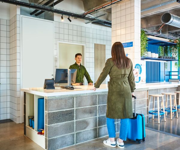 Receptie in een ibis budget-hotel